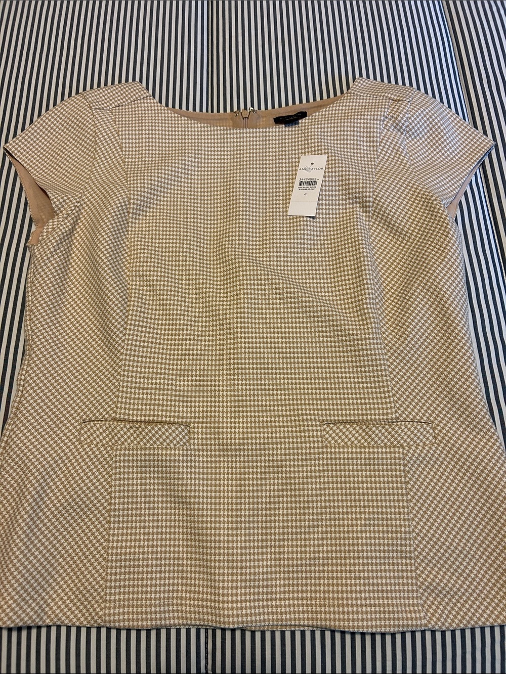 Ann Taylor Beige & White Houndstooth Cap-Sleeve Blouse Size 4 NWT